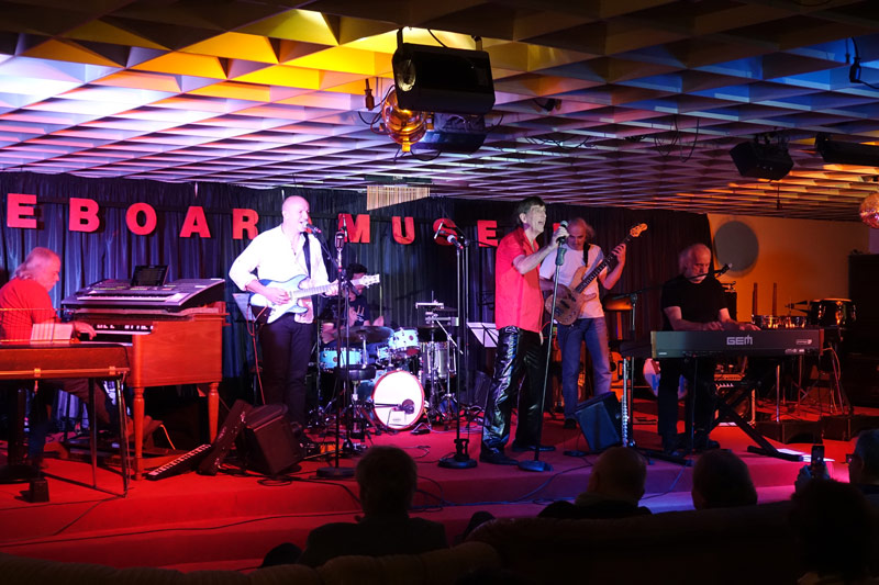 02 - SIMPLY THE BEST