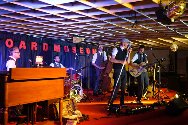 02 - OLD SCHOOL BASTERDS