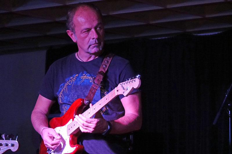 10 - YET ANOTHER FLOYD - JOHNNY ERLER