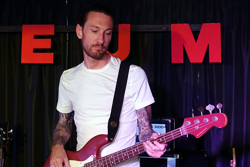 04 - SCHOOL 'S OUT - PETER BRIAN WOOD