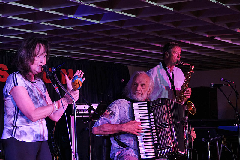 11 - SCHOOL 'S OUT - DA CAPO