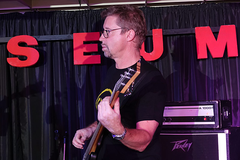 15 - SCHOOL 'S OUT - GERNOT PANSI