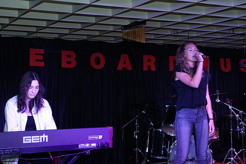 02 - ORF LANGE NACHT DER MUSEEN - LEA UND MARIE (NEW SCHOOL OF ROCK)