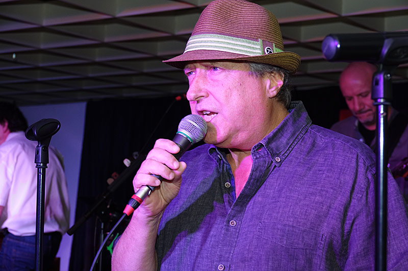 03 - BAND OVER TROUBLED WATER - ROLF HOLUB