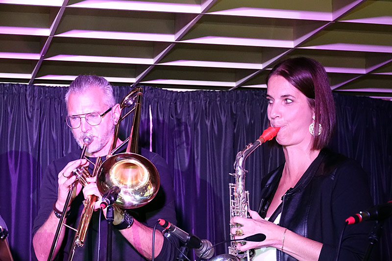 08 - BAND OVER TROUBLED WATER - HANS UND ALEXANDRA LASSNIG-WALDER