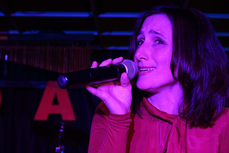 09 - BAND OVER TROUBLED WATER - HEIDI BRANDSTÄTTER