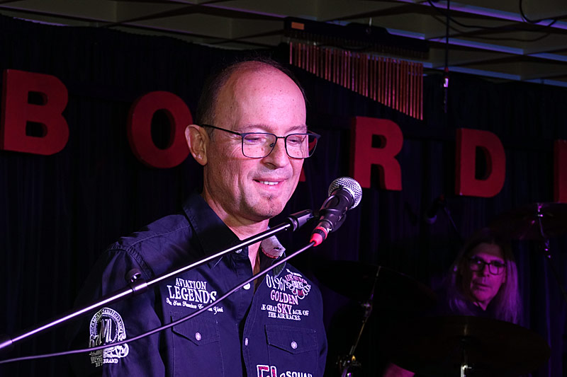 13 - BAND OVER TROUBLED WATER - EDGAR LUTZ