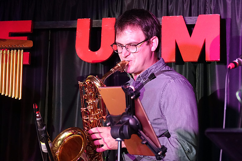 15 - BAND OVER TROUBLED WATER - HANS PETER STEINER