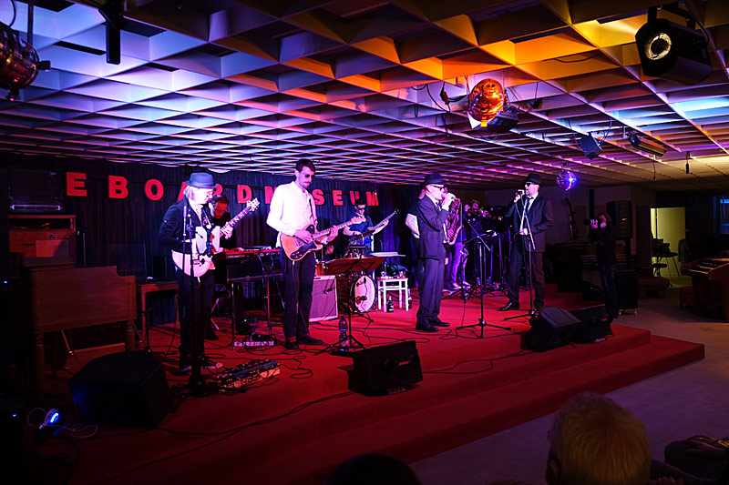 02 - BLUES BAND SUPERCHARGED