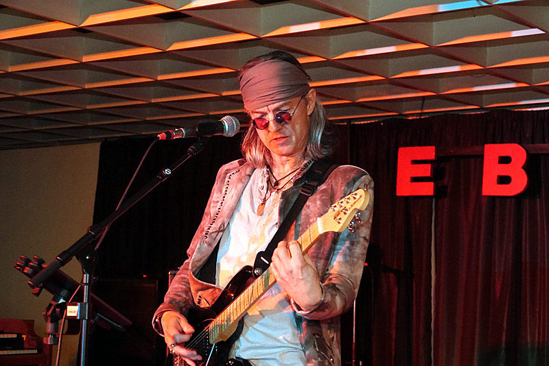 08 - TOBACCO ROAD BLUES BAND - MIKE DIWALD