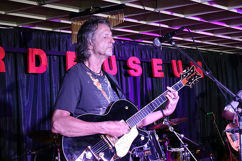 20 - SONG CONTEST PARTY - HARRY HOLLER