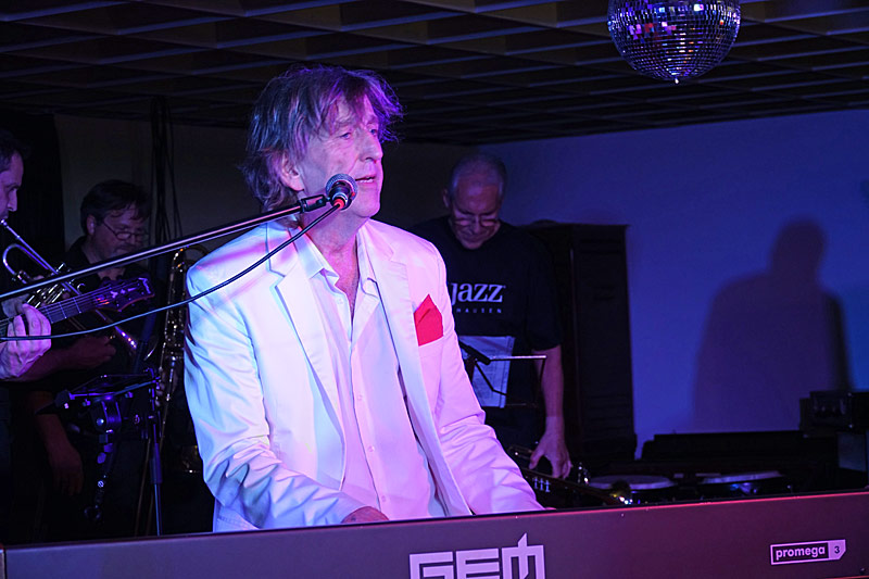 22 - SONG CONTEST PARTY - GERT PRIX UND DIE UDO TRIBUTE BAND