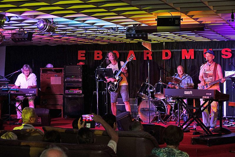 02 - SCHOOL'S OUT - BEACH BAND