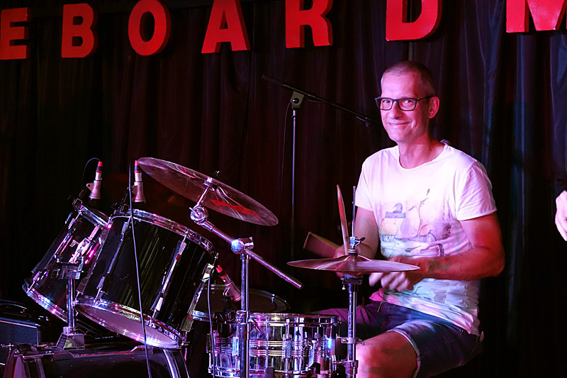 06 - SCHOOL'S OUT - IVO SAMITZ