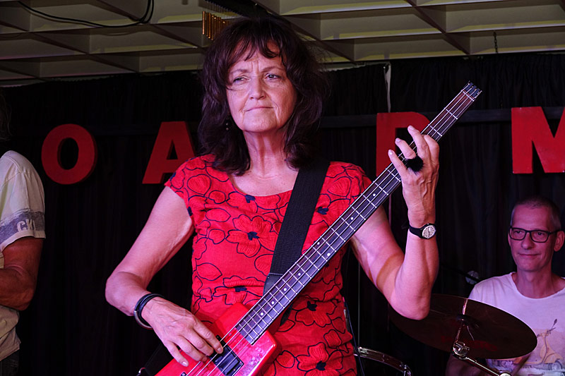 13 - SCHOOL'S OUT - KARIN JAMMER