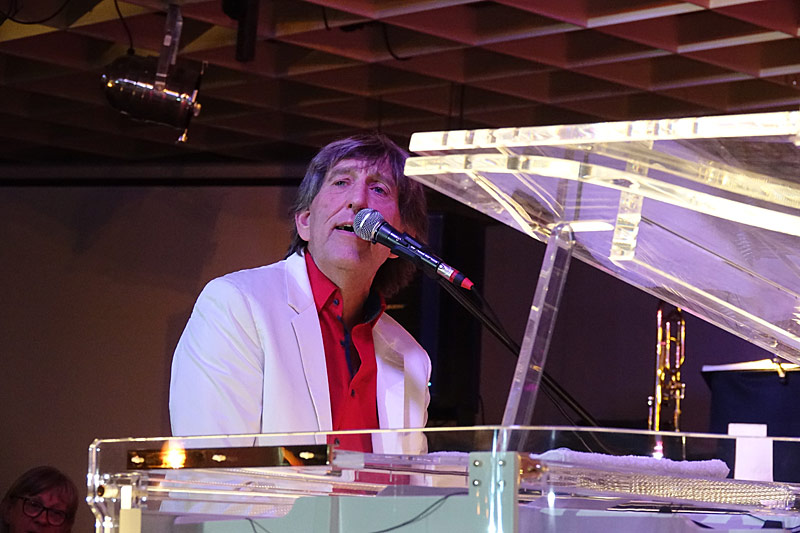 01 - UDO TRIBUTE BAND - GERT PRIX