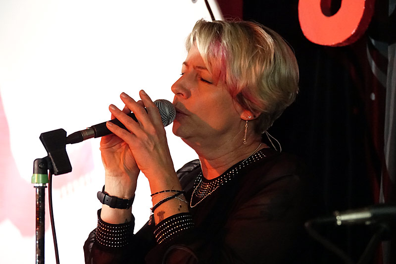 03 - YET ANOTHER FLOYD - INA HASLINGER