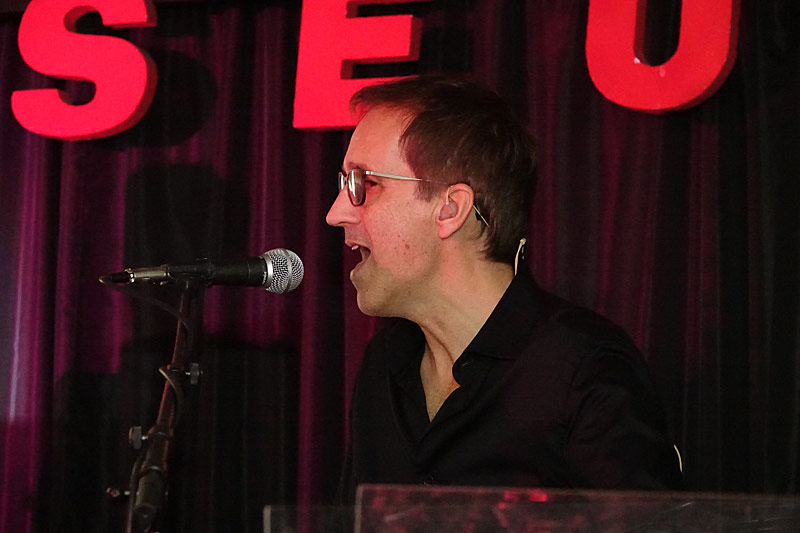 09 - YET ANOTHER FLOYD - FRANZ GANGL