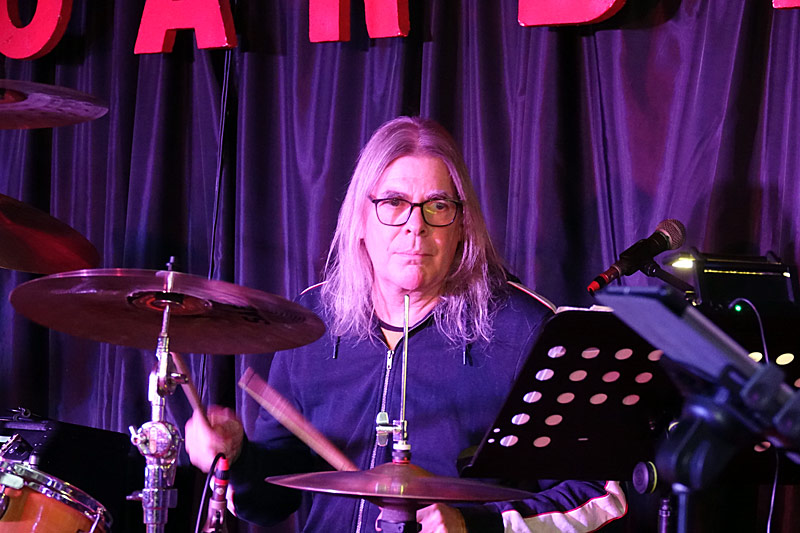 09 - LET IT BEAT - ROMAN FLAMMERSFELD