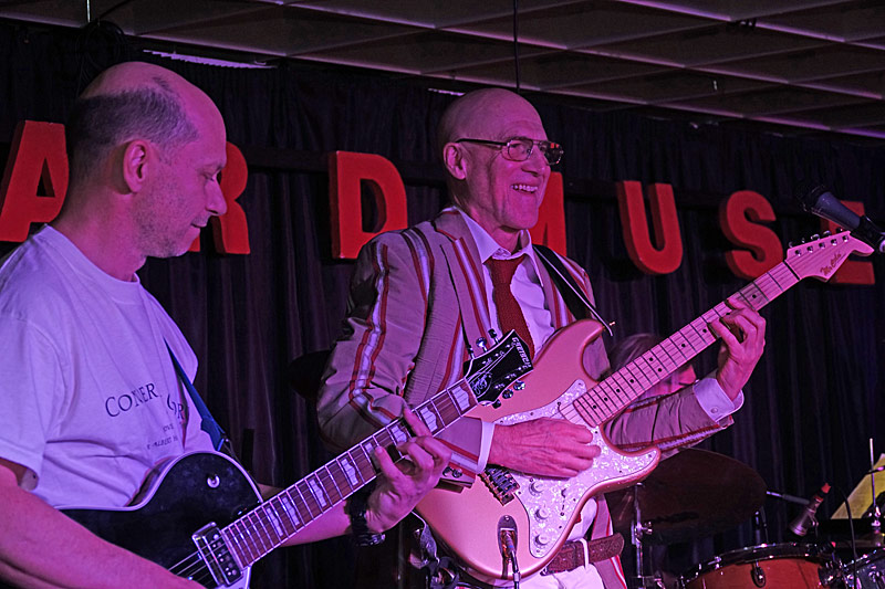 11 - LET IT BEAT - TONY HAAS UND EGBERT GÖTZINGER