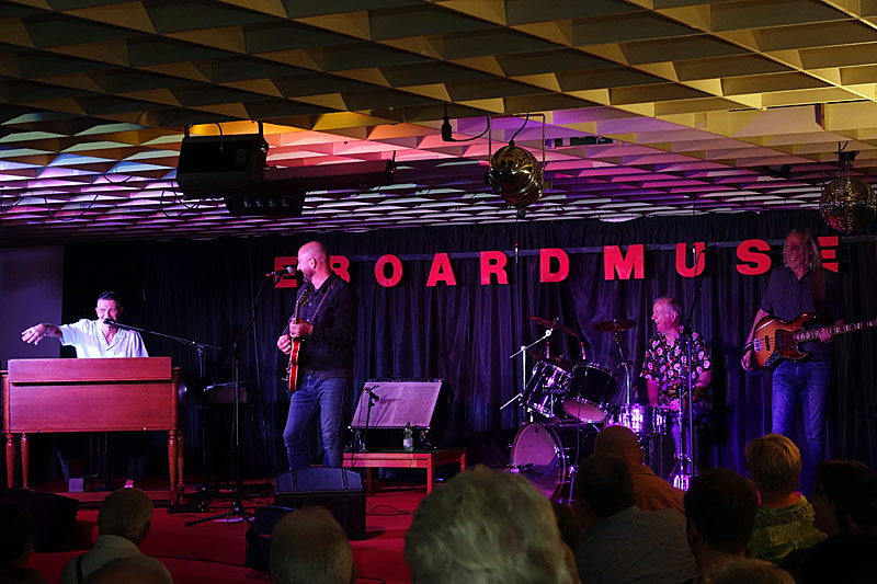 02 - ANIMALS & FRIENDS