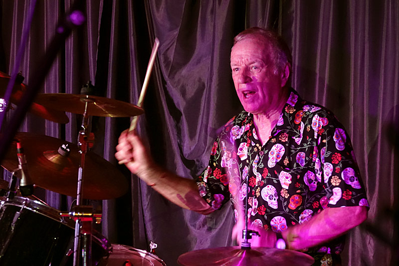 03 - ANIMALS & FRIENDS - JOHN STEEL