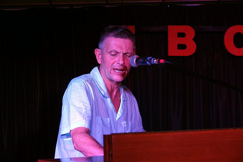 04 - ANIMALS & FRIENDS - BARNEY WILLIAMS