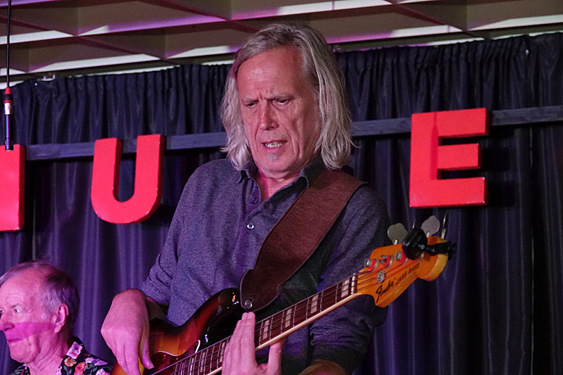 06 - ANIMALS & FRIENDS - NORM HELM