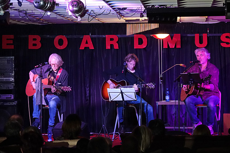 02 - EIN ABEND ZU DRITT