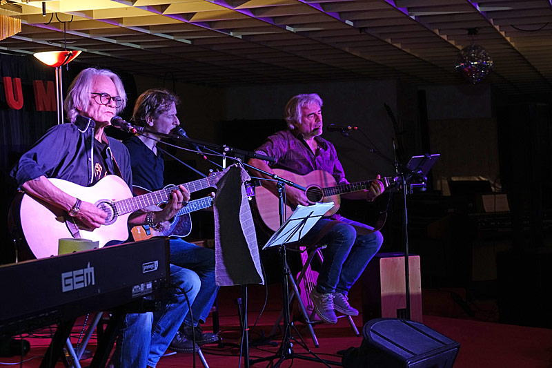 04 - EIN ABEND ZU DRITT