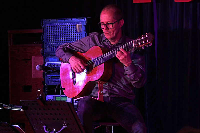 01 - ÜBER DEN WOLKEN - GERHARD EGGER