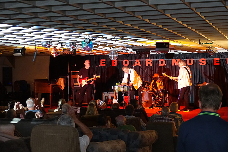 02 - DOZY, BEAKY, MICK & TICH