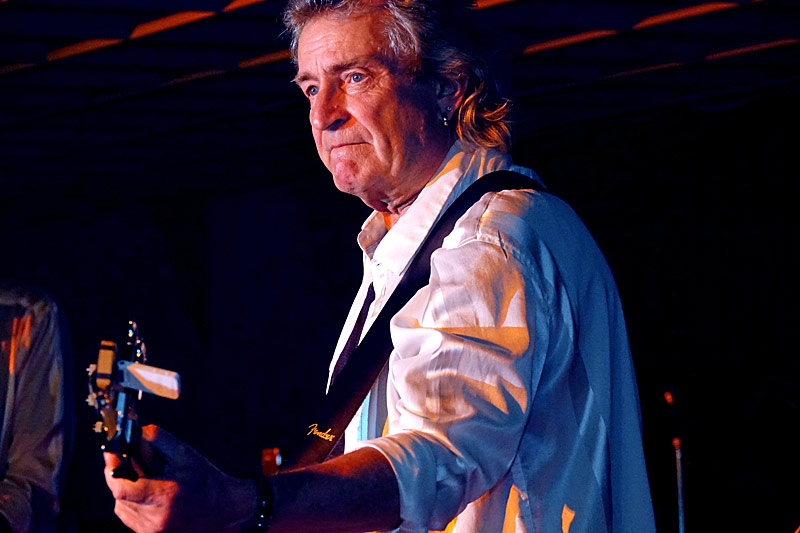 03 - DOZY, BEAKY, MICK & TICH - PAUL "DOZY" CORNWELL