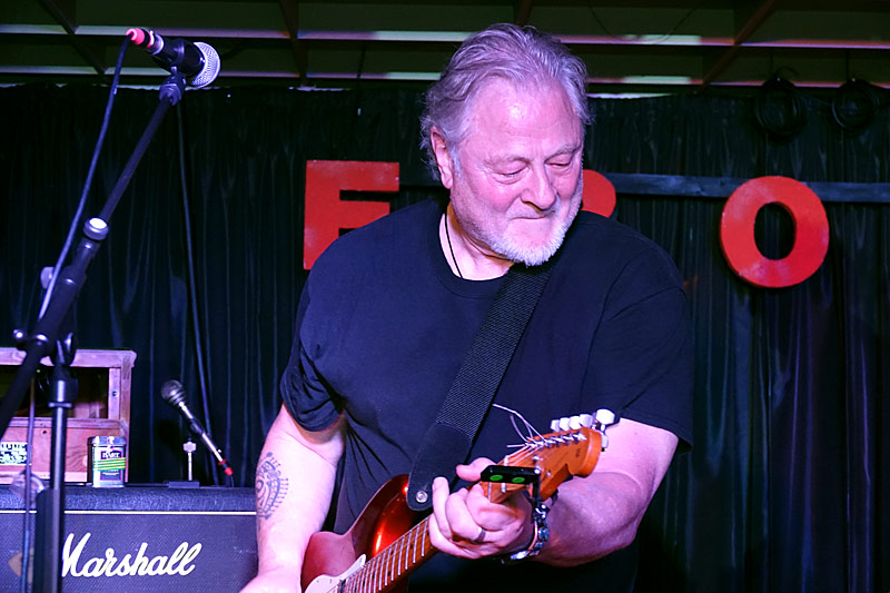 04 - DOZY, BEAKY, MICK & TICH - CHRIS "TICH" MOORES