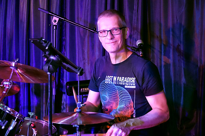 06 - SCHOOL'S OUT - IVO SAMITZ