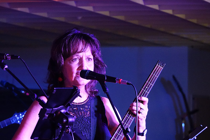 10 - SCHOOL'S OUT - KARIN JAMMER