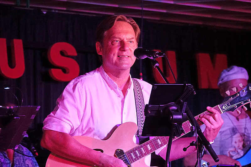 13 - SCHOOL'S OUT - MANFRED SADJAK