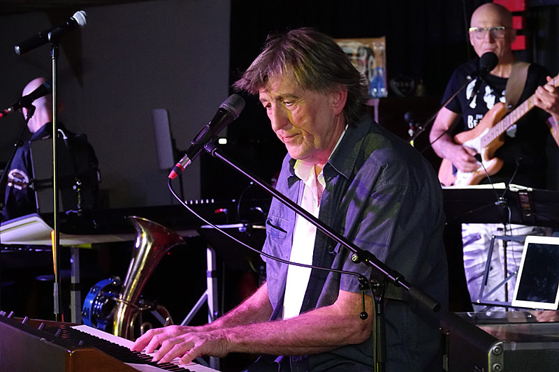 03 - LET IT BEAT - GERT PRIX