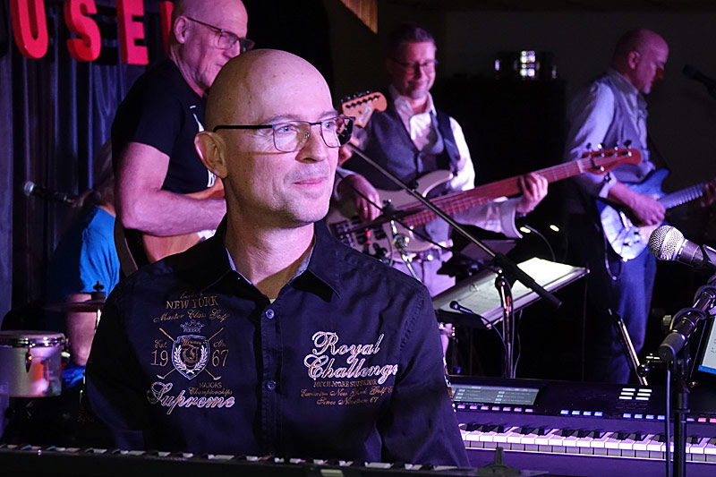 07 - LET IT BEAT - EDGAR LUTZ