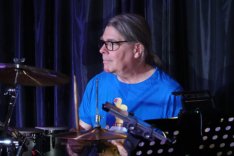 09 - LET IT BEAT - ROMAN FLAMMERSFELD