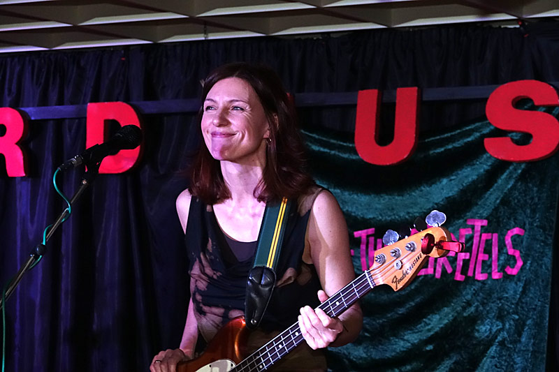 03 - HANSI AND THE GRETELS - LISI RAINER