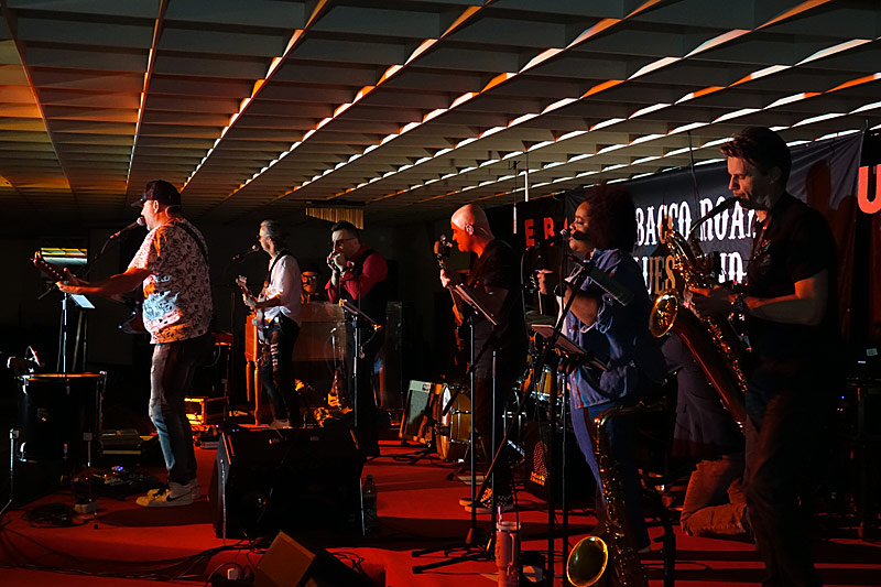 09 - TOBACCO ROAD BLUES BAND