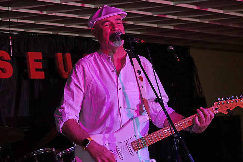 03 - THE RUBETTES FEAT. BILL HURD - ROGER MICHAEL SNIFS NICHOLAS