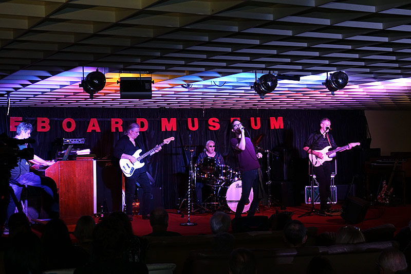 08 - IAN PAICE & VOODOO STRAT