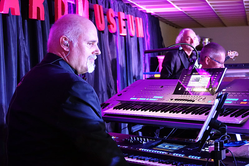 04 - UDO TRIBUTE BAND - ROMAN MERWA