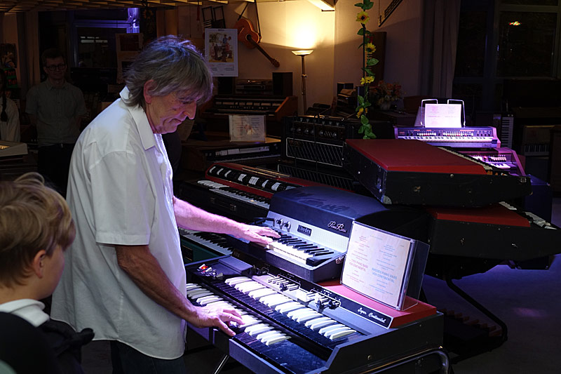 04 - ORF LANGE NACHT DER MUSEEN - RHODES PIANO BASS UND VOX SUPER CONTINENTAL