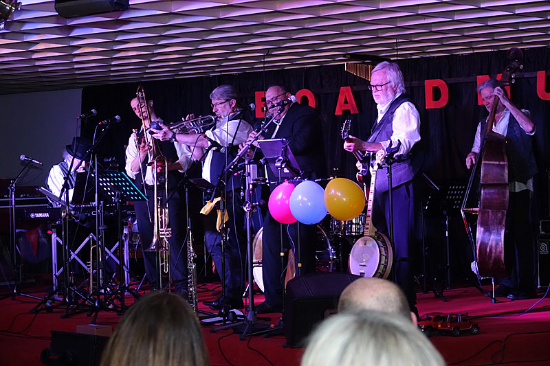 08 - VERY OLD STOARIEGLER DIXIELAND BAND