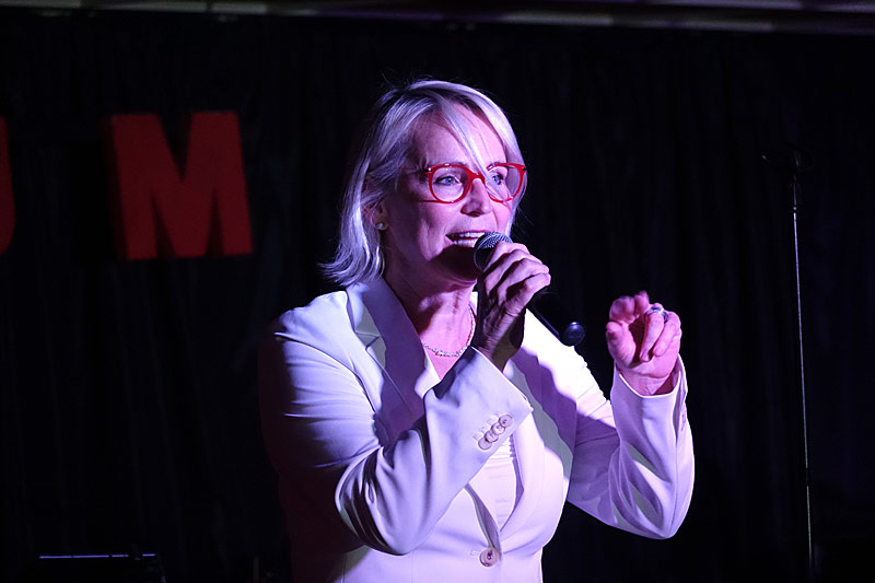 08 - SONG CONTEST PARTY - MONIKA REGENFELDER